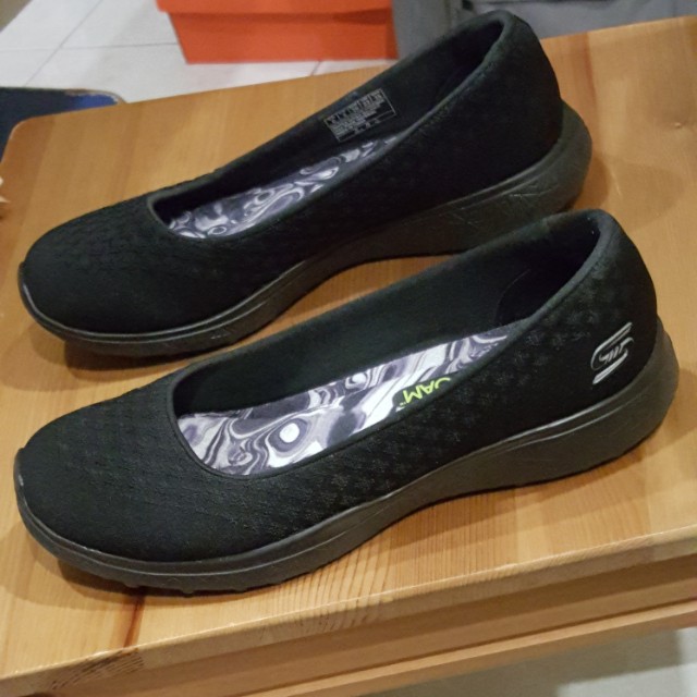 SKECHERS Air-cooled MEMORY FOAM shoes 