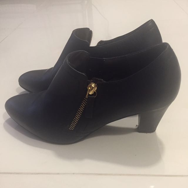 Ankle boots black 39, Women's Fashion, Footwear, Boots on Carousell