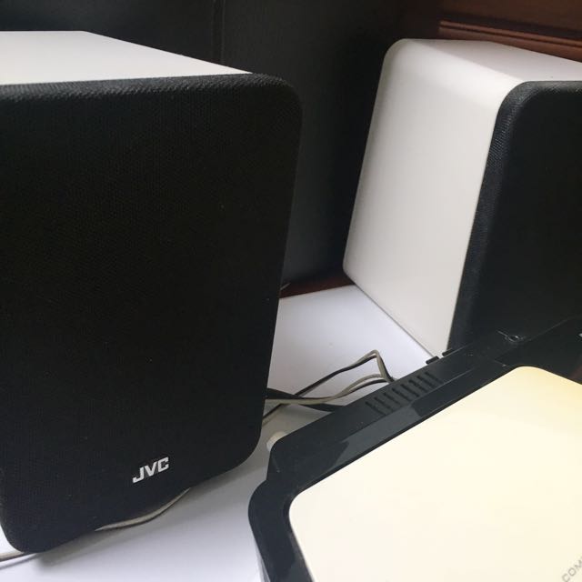 JVC MP3 Player （分類：音樂播放裝置 MP3及CD Player）位於 Hong Kong。 由 kaitymeow 提交（商品編號 114103172，圖片 2）。簡介： 配雙喇叭 有搖控。