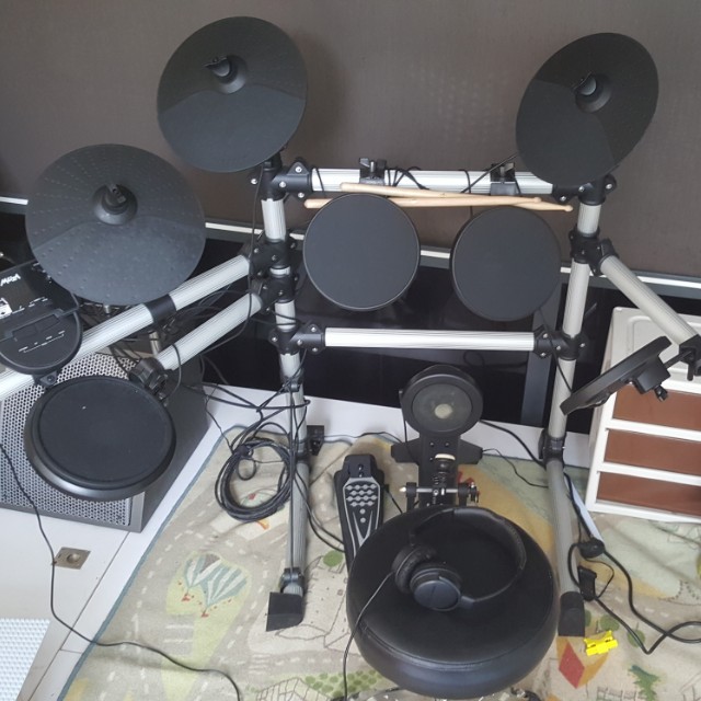 Medeli DD403 electronic drum w AP30c amplifier speaker