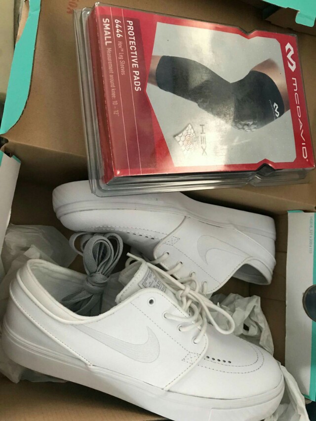 nike janoski triple white