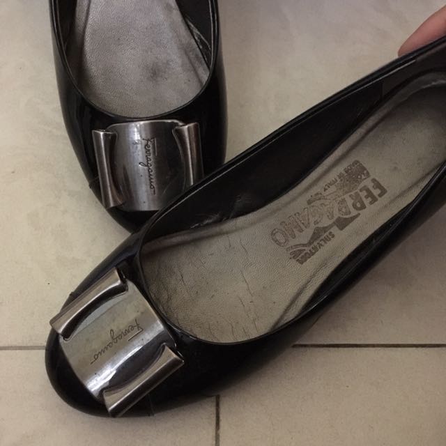 Salvatore Ferragamo Black Flats, Women's Fashion, Footwear, Flats on  Carousell