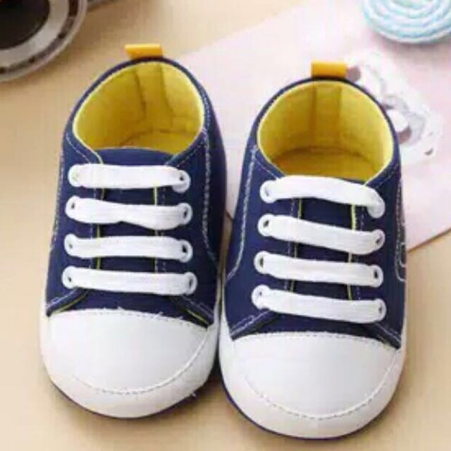 sepatu anak bahan katun ukuran M, Bayi & Anak, Lainnya di ...