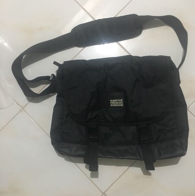 Girbaud black sling / laptop bag 12-13 inch laptop, Men's Fashion, Bags ...