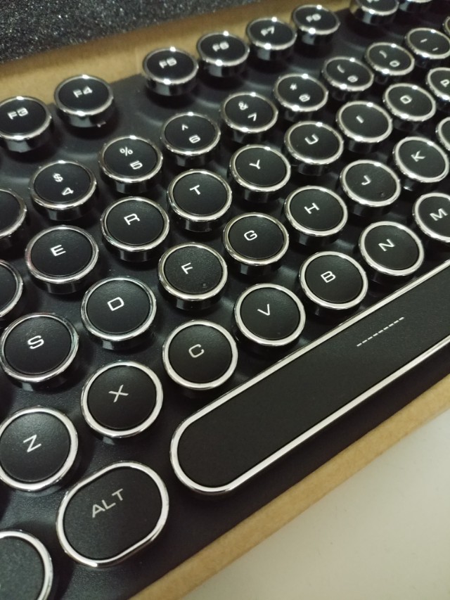 Magicforce Retro 87Key Typewriter Keycap Set, Computers & Tech, Parts