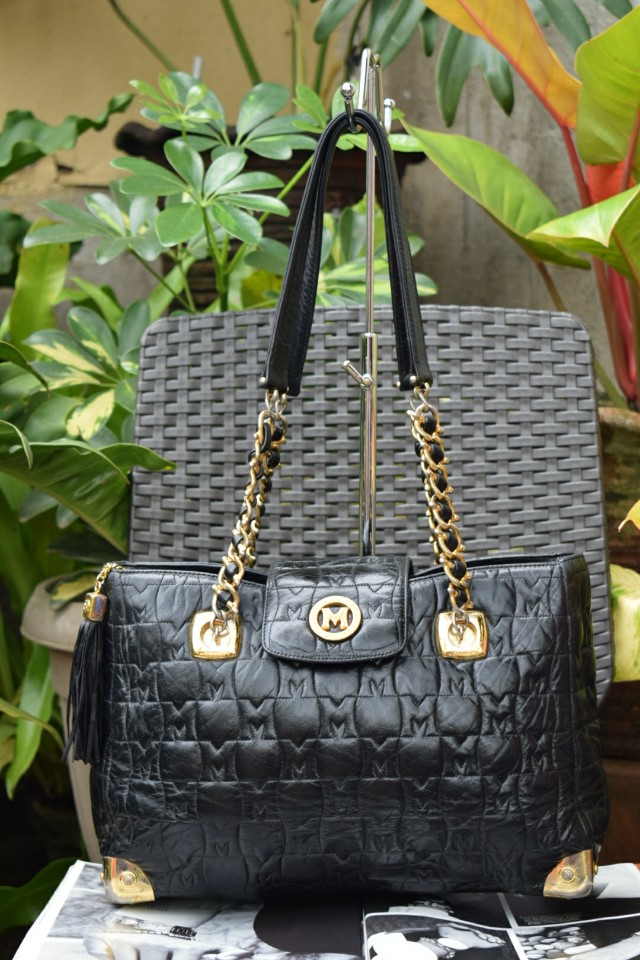 Metrocity Quilted Leather Shoulder Bag in Black