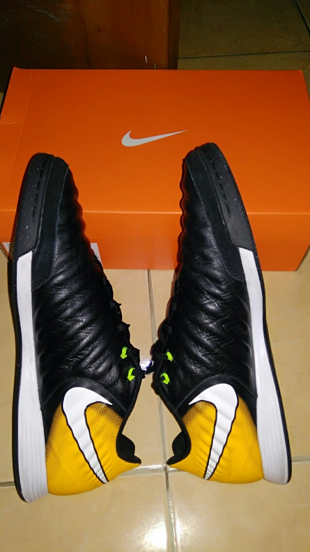 Nike Tiempo Ligera IV (Futsal), Olah Raga, Perlengkapan Olahraga Lainnya di  Carousell