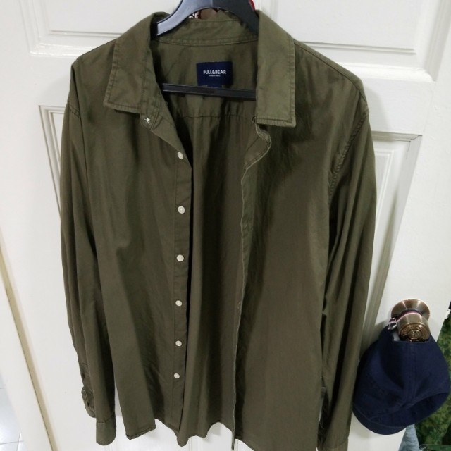 pull and bear green shirt