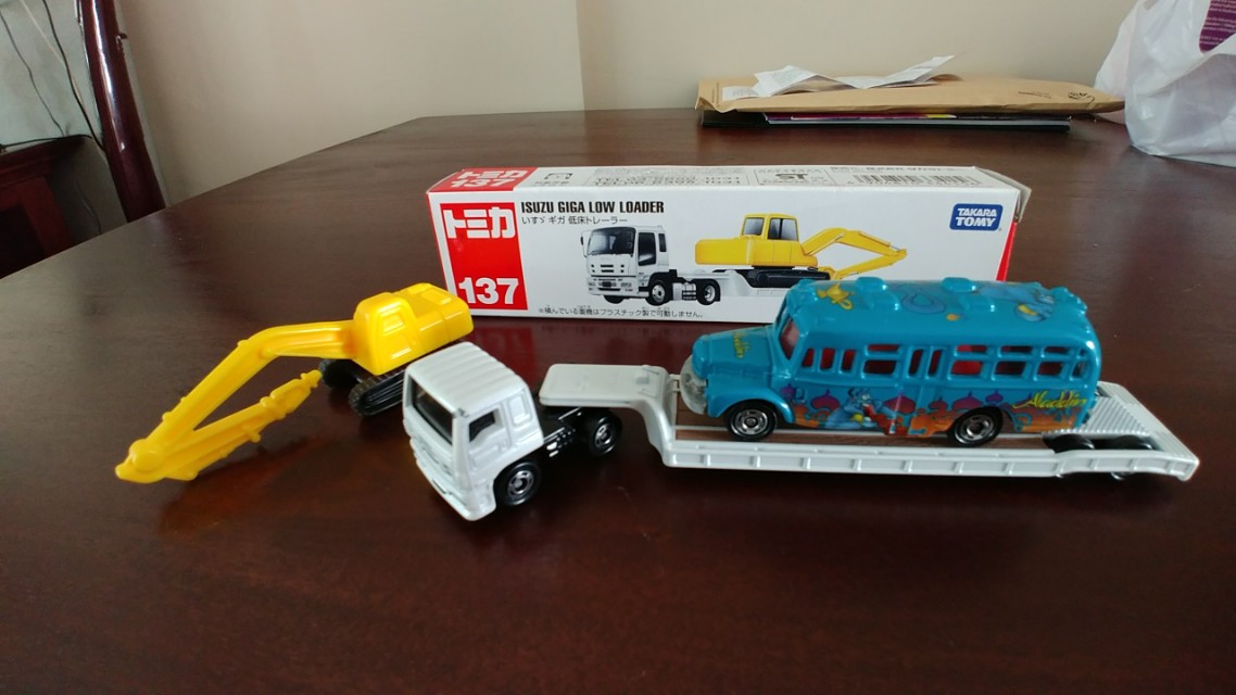 tomica isuzu giga dump truck