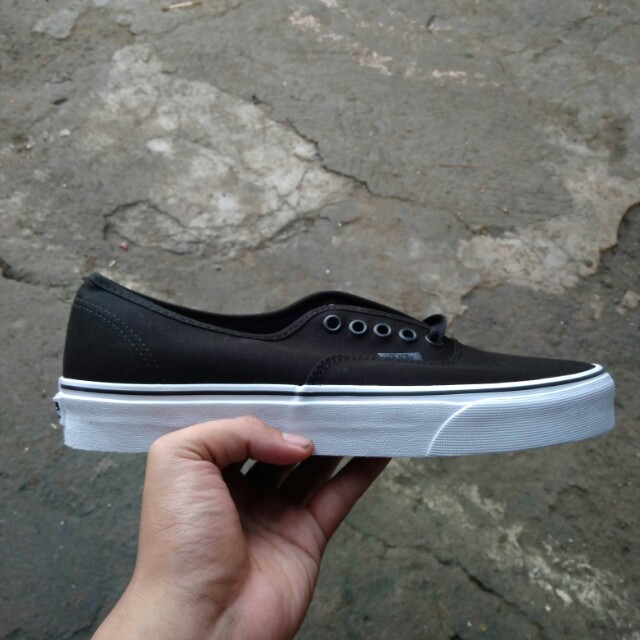 vans authentic canvas black