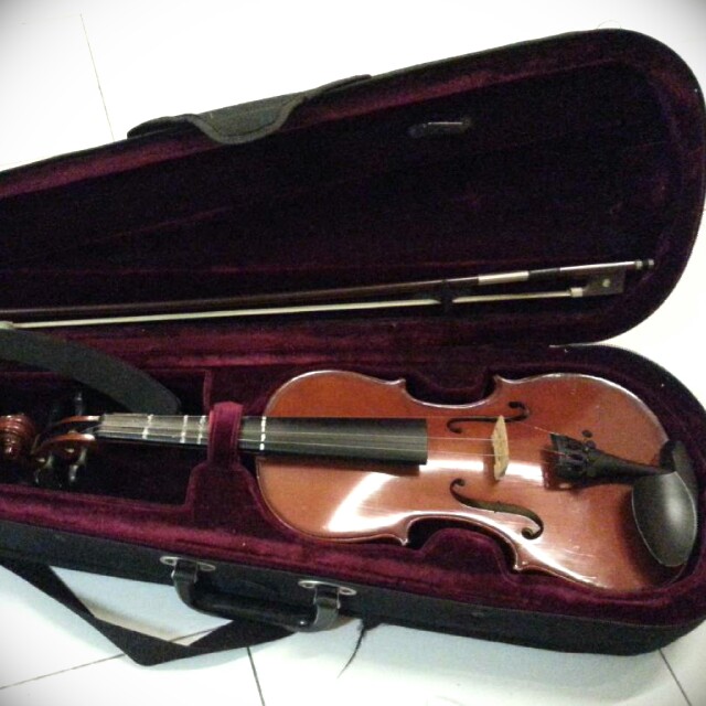 Violin 3/4, Hobbies & Toys, Music & Media, Musical Instruments on Carousell