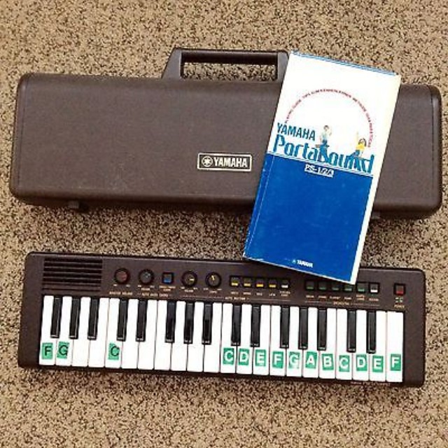Yamaha PortaSound PS-2 Mini Keyboard With Case, Hobbies & Toys 