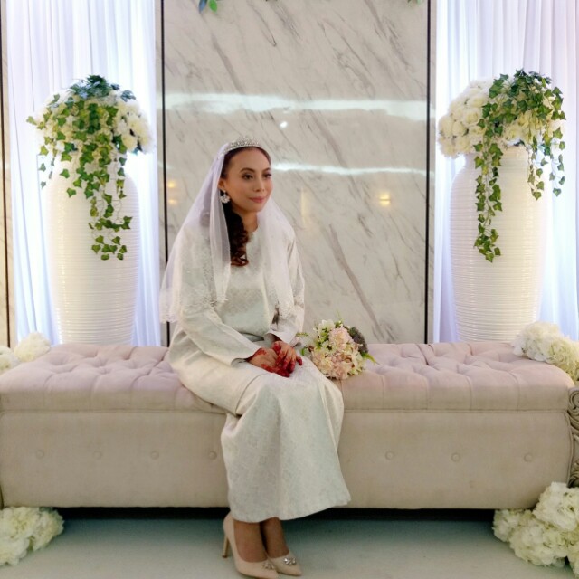 Baju Nikah For Rent Women S Fashion Bridal Wear On Carousell