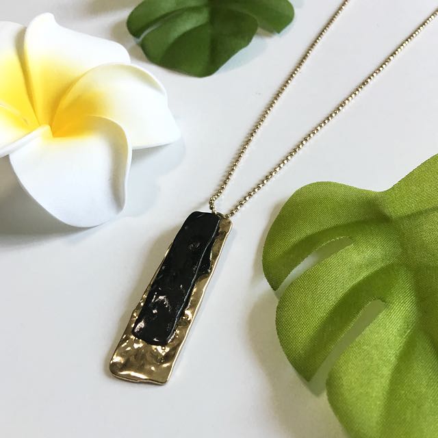 Gold necklace black pendant clearance