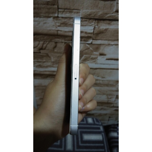Iphone 5 16 gb factory unlocked (Category: iPhone 12 Series) located in Cainta. Submitted by saelselore (Listing ID 145078067, Image 2). Description: For sale or for swap sa iphone 6 Add cash ako Issue: makikita po sa picture ang issue Yung lang po.