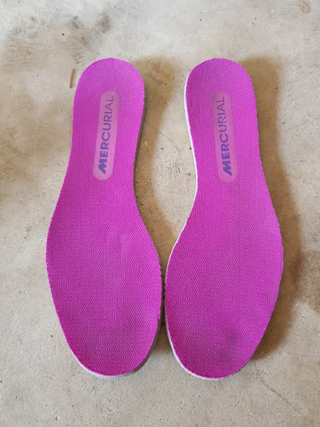 NIKE Soccer boots Mercury, Women's Fashion, Footwear, Sneakers on Carousell