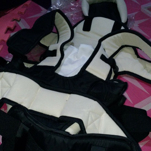 PICOLO Black Carrier (Category: Carriers & Slings) located in Manila. Submitted by heymomma (Listing ID 145089989, Image 3). Description: NEW. Just taken out of the box. Given as a gift. I prefer girly colors for my baby girl. Bought at SM, Baby Company. With original packaging, box & plastic..