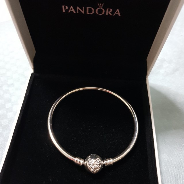 Heart of winter bangle pandora hotsell