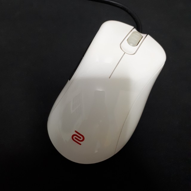 Zowie Ec2 A Mouse White Edition Electronics Computer Parts Accessories On Carousell