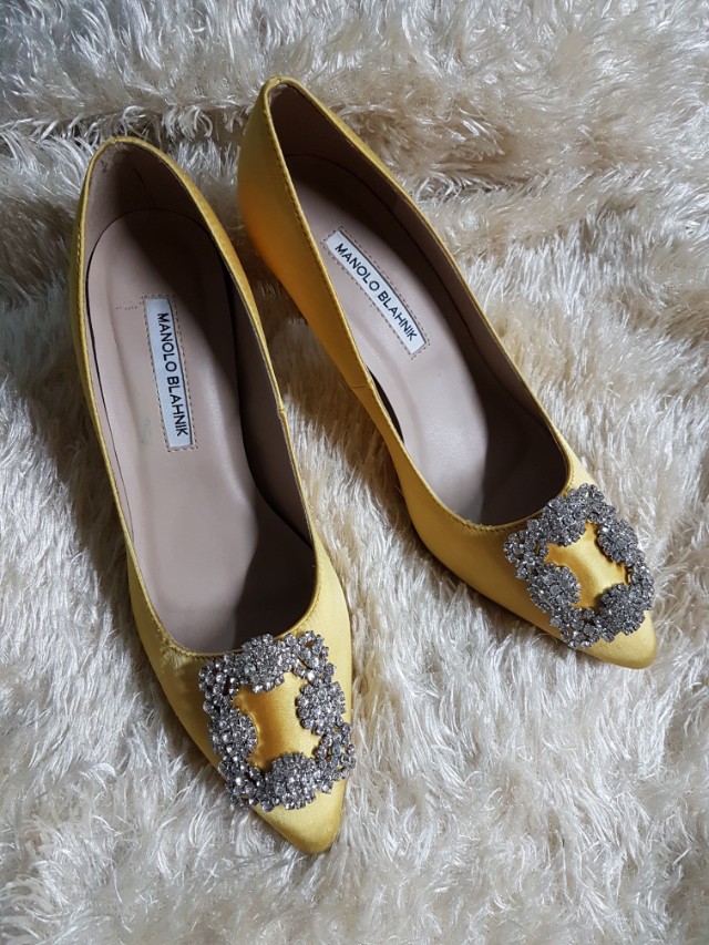 yellow manolo hangisi