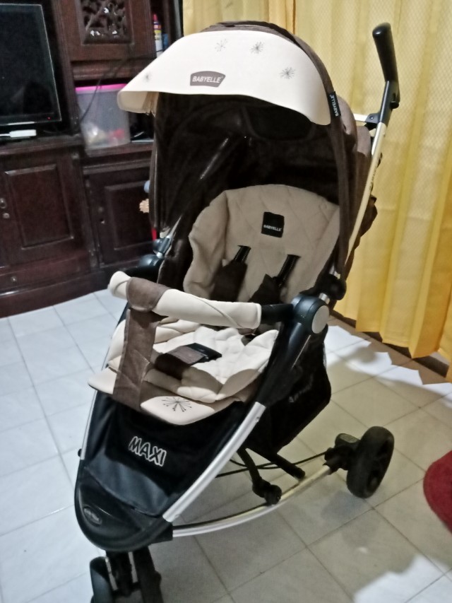 Jual Stroller Baby Elle Maxi Mera Harga Rp 800.000,- . Spesifikasi produk:  . - Kereta bayi roda tiga - 5 point safety harne… in 2020 | Golf bags,  Stroller, Baby strollers