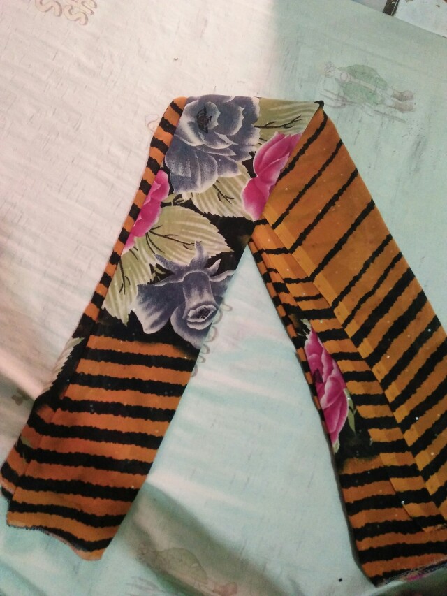 Jilbab segi empat ibu ibu orange, Fesyen Wanita, Muslim Fashion di