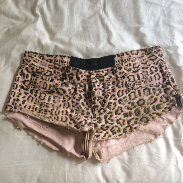 one teaspoon leopard shorts