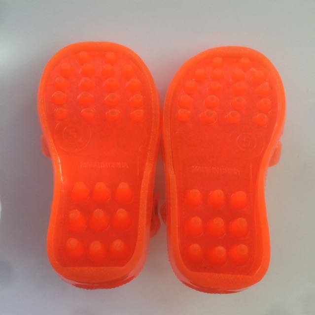 seed jelly sandals