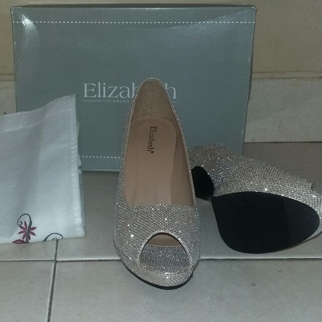 Sepatu Elizabeth Blink Emas Fesyen Wanita Sepatu Di Carousell