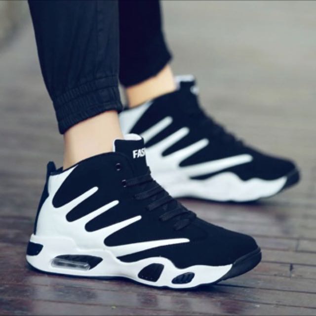 black high ankle sports shoes