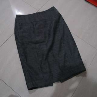 THE EXECUTIVE SKIRT