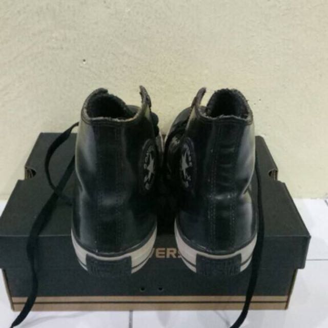 Converse (Category: Sneakers) located in Seri Kembangan. Submitted by adlymazlan (Listing ID 145691445, Image 2). Description: 💯 authentic 💯 Converse chuck taylor all star rubber highcut🔥🔥 Black Size uk 7 Condition 8/10 Nego till lego .