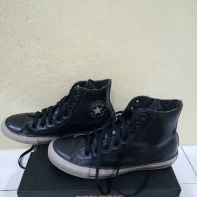 Converse (Category: Sneakers) located in Seri Kembangan. Submitted by adlymazlan (Listing ID 145691445, Image 3). Description: 💯 authentic 💯 Converse chuck taylor all star rubber highcut🔥🔥 Black Size uk 7 Condition 8/10 Nego till lego .