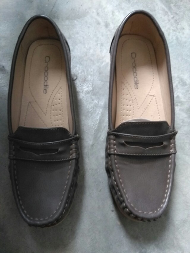 crocodile flat shoes