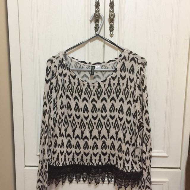 Cropped patterned sweater （分類：其他上衣）位於 Hong Kong。 由 brestoles 提交（商品編號 140971007，圖片 1）。簡介： H&M Size M Not my style, worn once 。