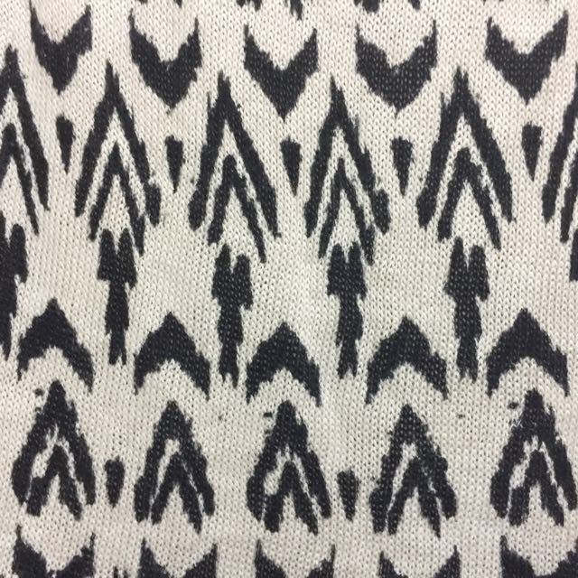 Cropped patterned sweater （分類：其他上衣）位於 Hong Kong。 由 brestoles 提交（商品編號 140971007，圖片 2）。簡介： H&M Size M Not my style, worn once 。