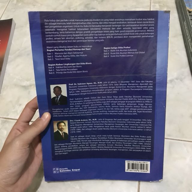 Etika profesi dan bisnis tantangan membangun manusia seutuhnya edisi revisi  sukrisno agoes i cenik ardana