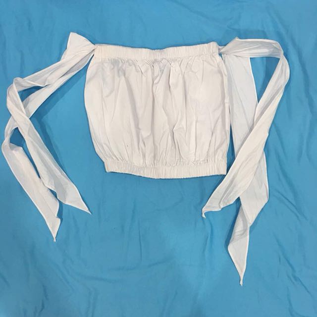 Off Shoulder Top (Category: Sleeveless) located in Kuala Lumpur. Submitted by cecillyv (Listing ID 145696702, Image 1). Description: Wore only ONCE. In good condition. RM20 free postage. .