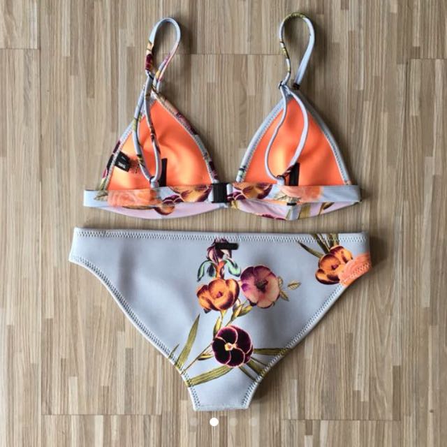 Triangl Bikini (Category: Bikinis & Swimsuits) located in Singapore. Submitted by ashleyllj (Listing ID 145610788, Image 2). Description: Triangl bikini brand new comes with the drawstring bag Size M top size S bottom.