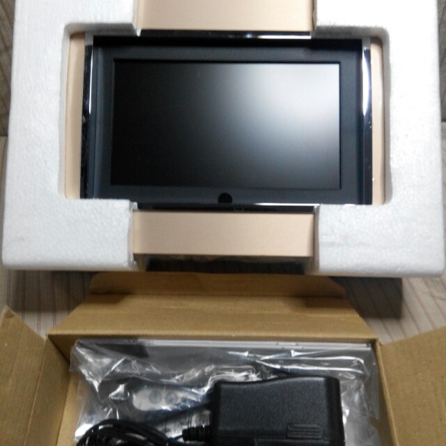 Yashica Digital photo Frame DVF117, Furniture & Home Living, Home Decor