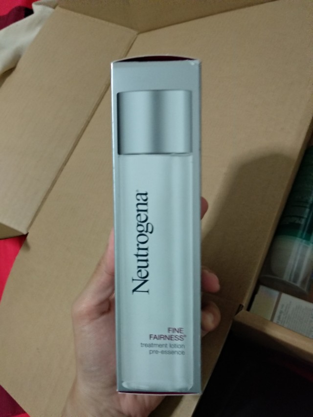 neutrogena fine fairness lotion