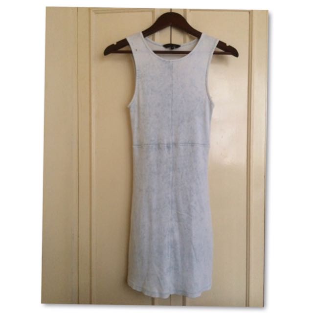 New look ribbed bodycon dress (Category: Dresses) located in Calasiao. Submitted by ms.flamingow (Listing ID 145752793, Image 1). Description: - Ribbed bodycon dress 🍦 New look 🍦 Minimal flaws swipe left 👉 🍦 Small//stretchy 🍦 Ribbed cloth 🍦 P170 only .