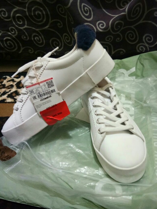 Sneakers Pull N Bear Baru Beli Di Jual Karna Kekecilan Price Masih Nempel Ya Fesyen Wanita Sepatu Di Carousell