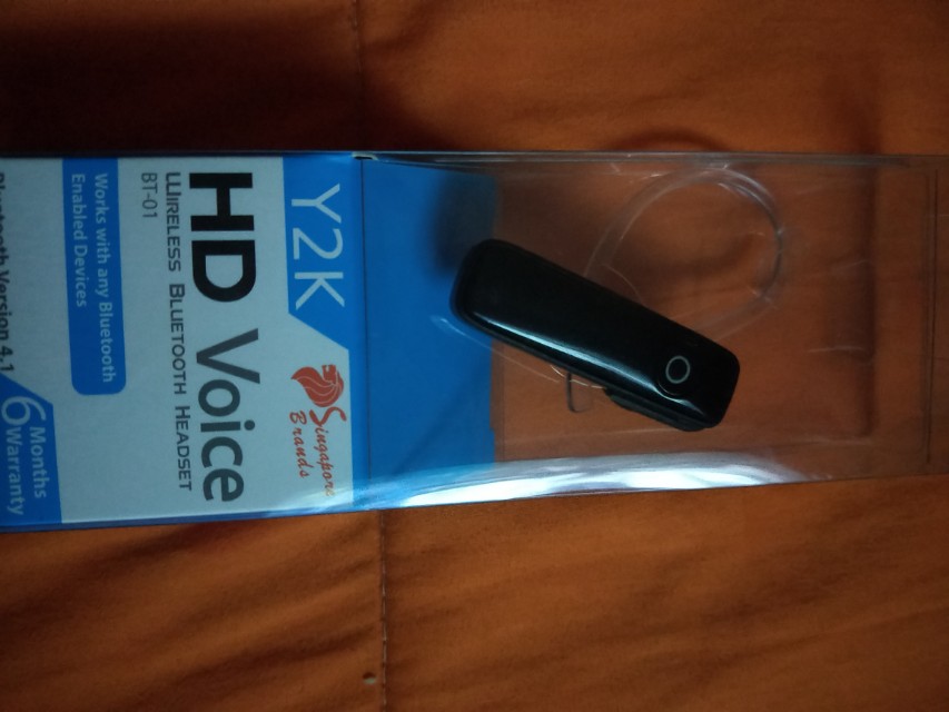 Bluetooth Headset (Category: Other Mobile & Gadget Accessories) located in Singapore. Submitted by cheapestsellee (Listing ID 145936739, Image 2). Description: .