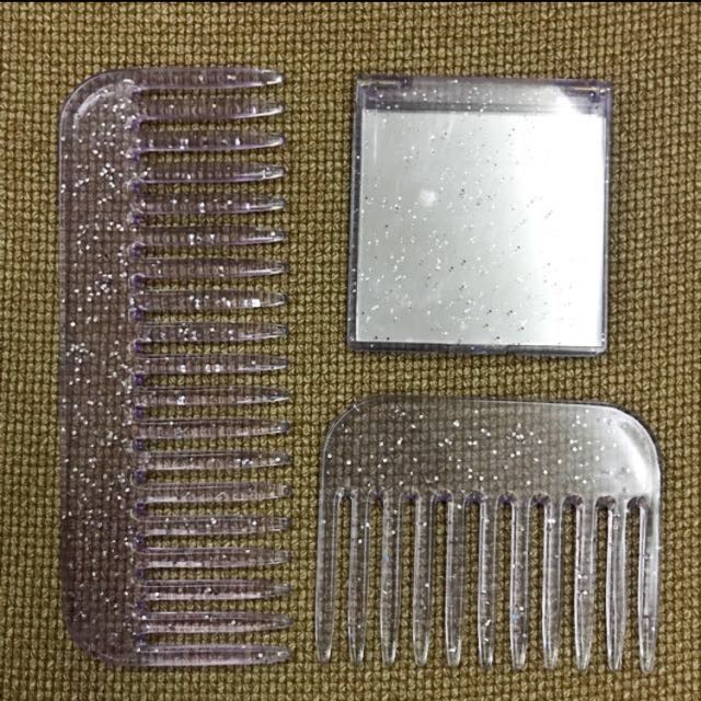 Comb & Mirror Set (Category: Men's Grooming) located in Cebu City. Submitted by DKC03 (Listing ID 145123579, Image 1). Description: #newyearnewyou.