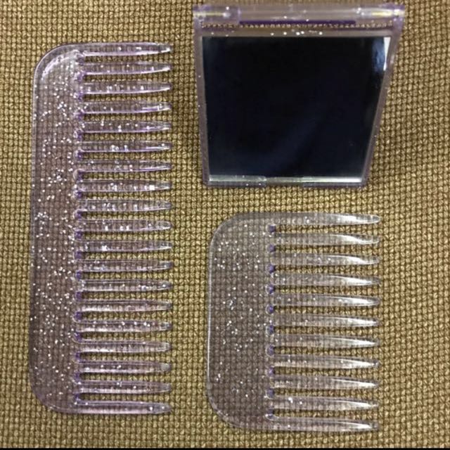 Comb & Mirror Set (Category: Men's Grooming) located in Cebu City. Submitted by DKC03 (Listing ID 145123579, Image 2). Description: #newyearnewyou.