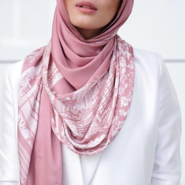 duck swarovski shawl