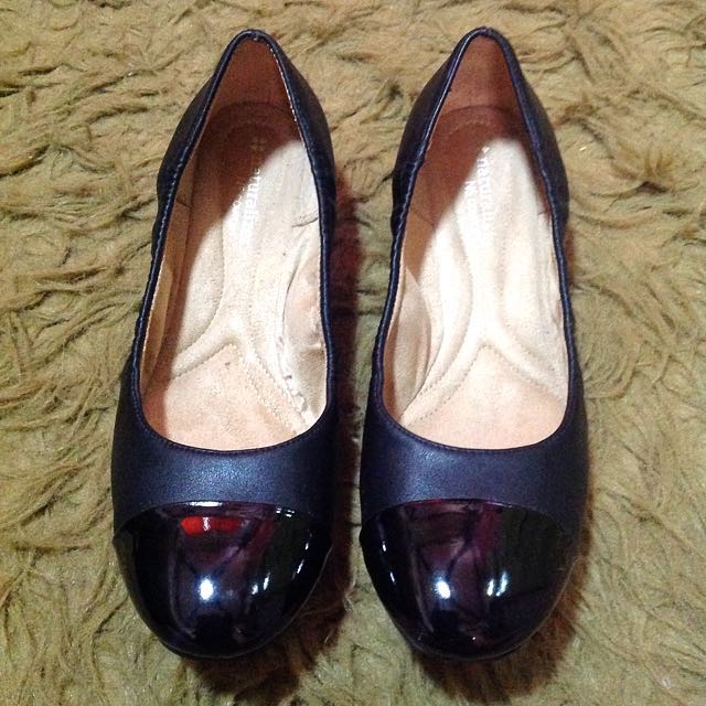 naturalizer flat shoes