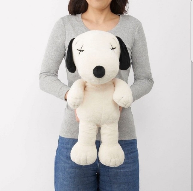 Kaws snoopy hotsell plush white