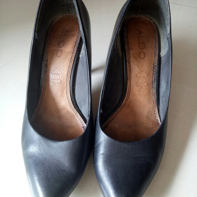 black leather pump shoes